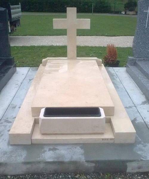 monument funéraire marbre blanc